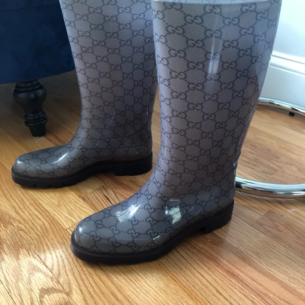 Gucci Monogram Gray Rain Boots - Picture 2 of 4